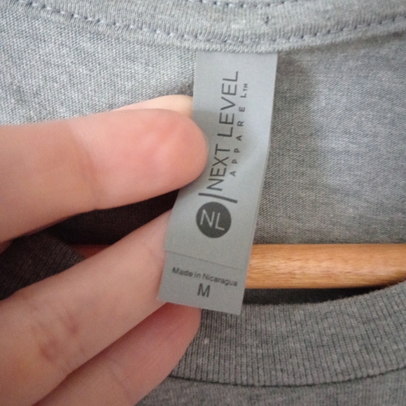 Gray Graphic Horse Design T-shirt Size Medium NWOT - Picture 8 of 9